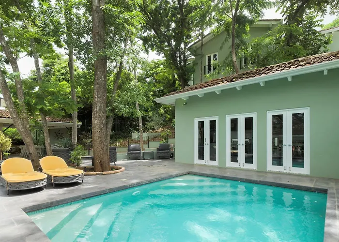 Hotel Casa Leona Tamarindo